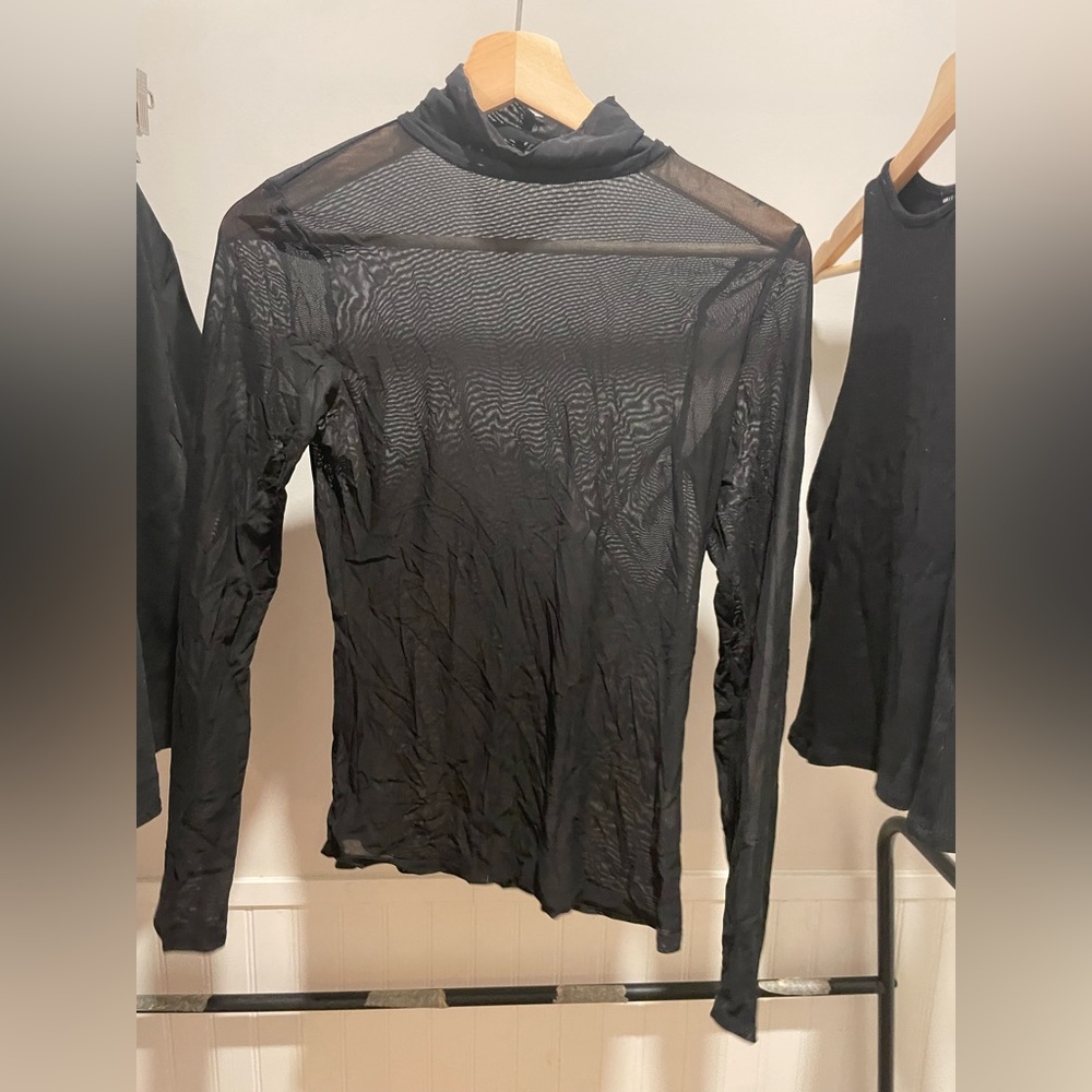 Mesh mock neck